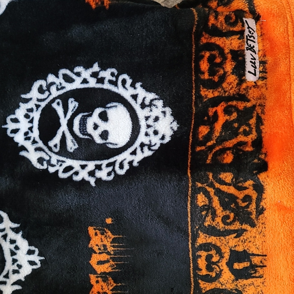 Luv Betsey Johnson Halloween Skull Throw Blanket Orange Black - Picture 3 of 5